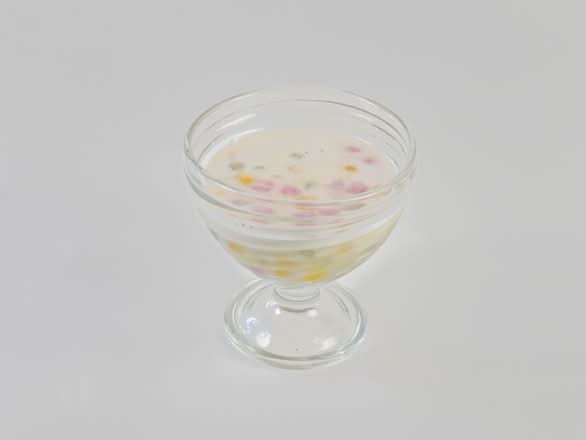 Rice balls in coconut milk บัวลอยสามสี